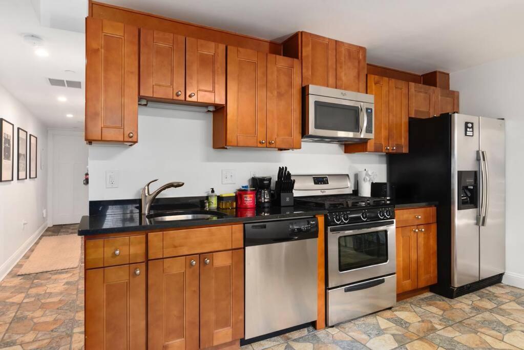 Upscale 2Br Apartment With Patio Washington Exterior photo